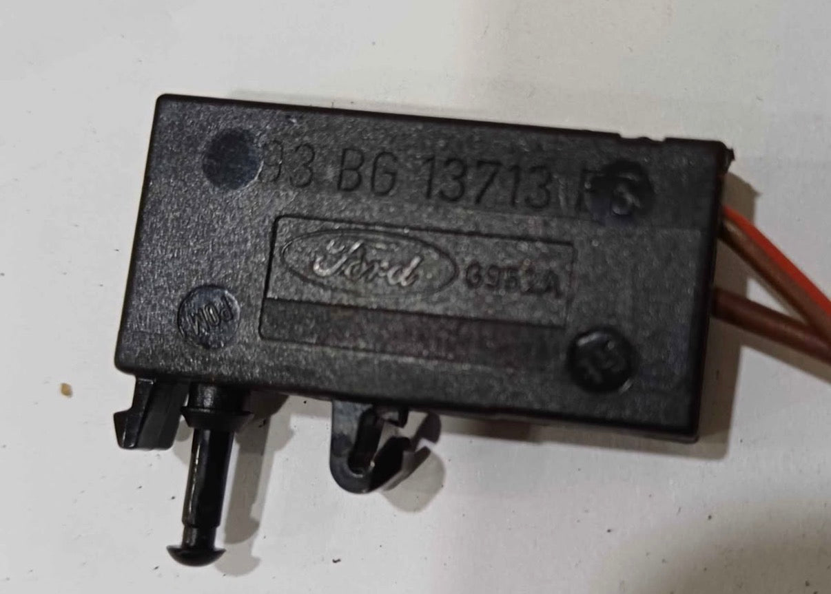 Genuine Ford Fiesta mk6 Rear boot tailgate micro switch 2002-2008 ST150 1.25 1.4 1.6 16v