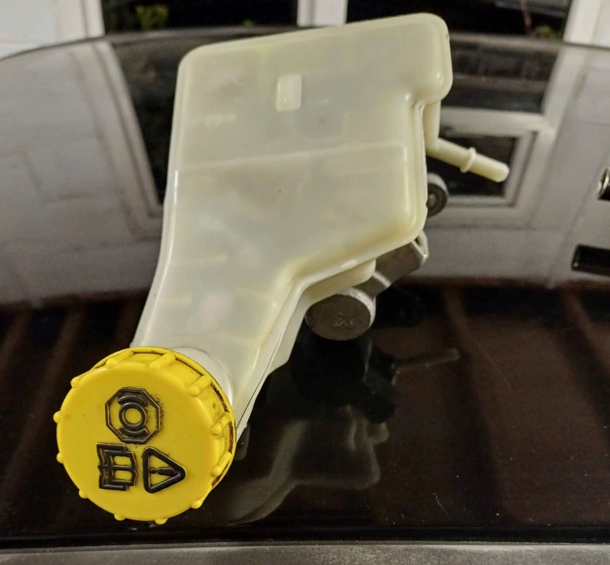 Mk6 Ford Fiesta ST150 brake servo & reservoir.