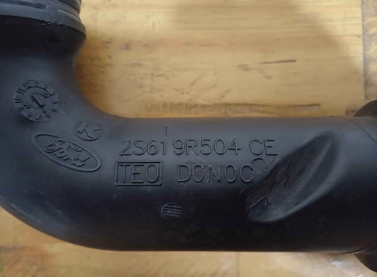Genuine Ford Fiesta mk6 intake pipe 2002-2008 air box pipe