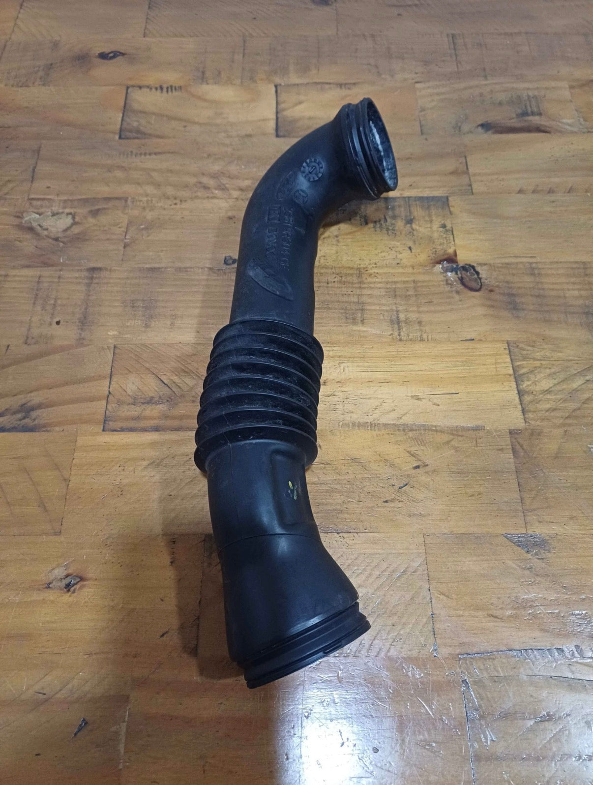 Genuine Ford Fiesta mk6 intake pipe 2002-2008 air box pipe