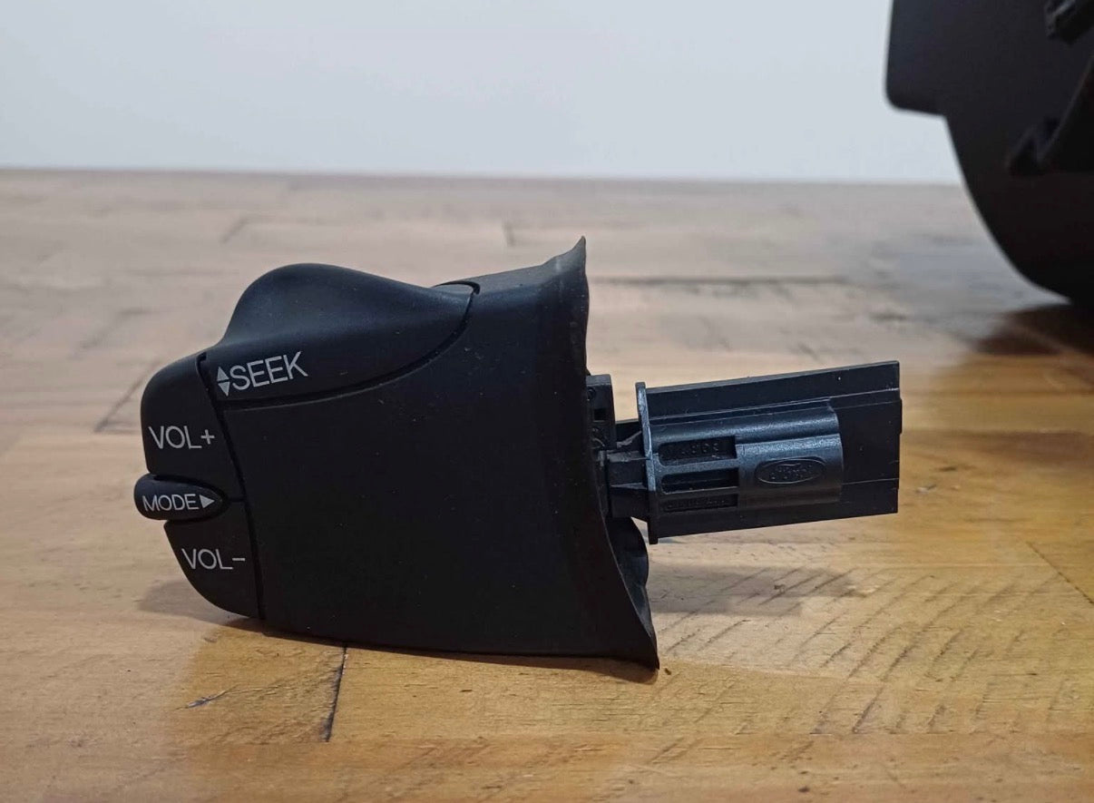 Genuine Ford Fiesta mk6 Steering remote volume control ST150 Zetec S 2002-2008