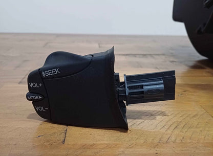 Genuine Ford Fiesta mk6 Steering remote volume control ST150 Zetec S 2002-2008