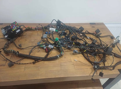 Mk6 Ford Fiesta ST150 Pre Face-lift interior wiring loom including fuse box 2005