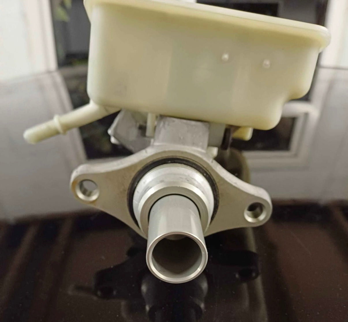 Mk6 Ford Fiesta ST150 brake servo & reservoir.