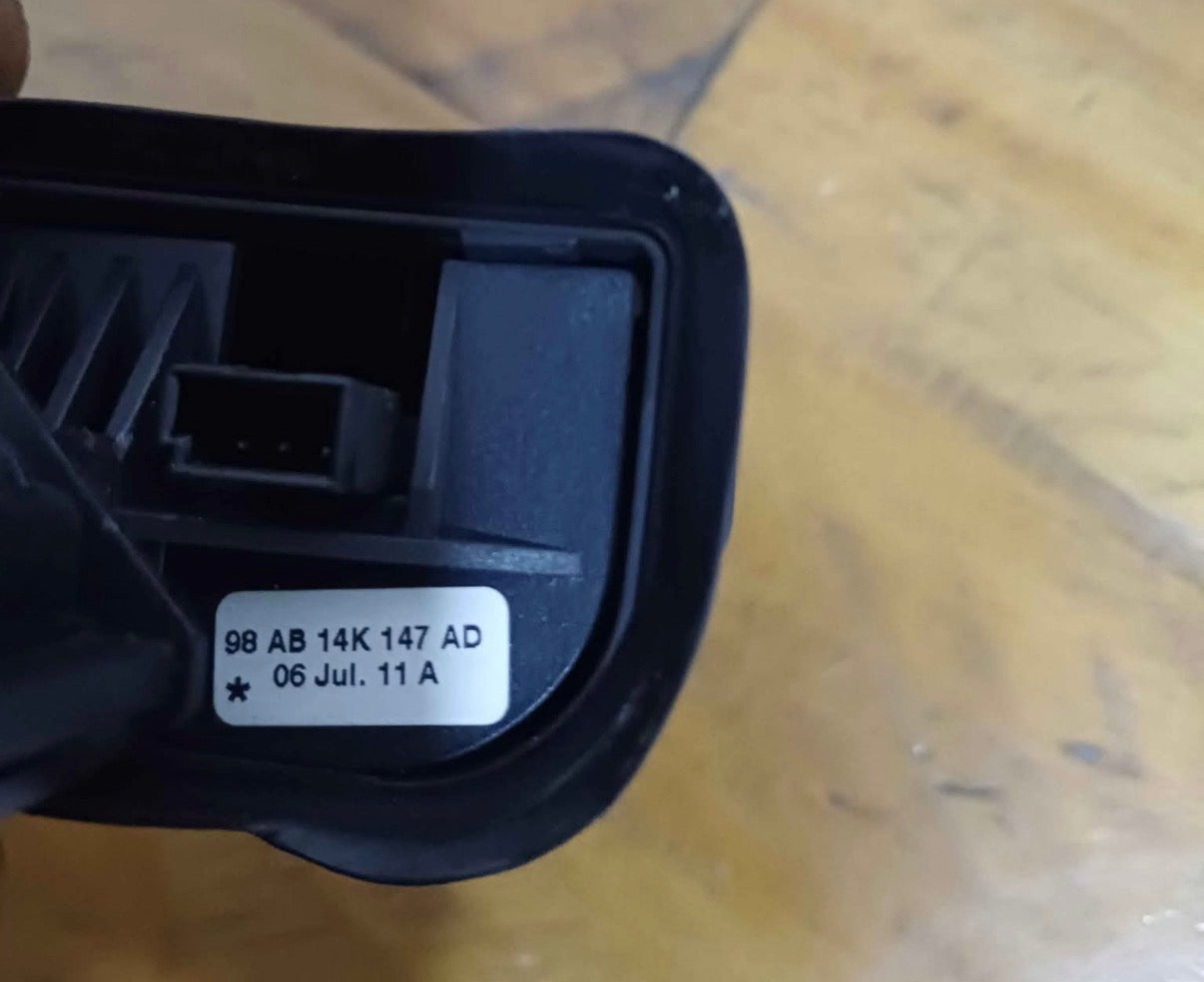 Genuine Ford Fiesta mk6 Steering remote volume control ST150 Zetec S 2002-2008